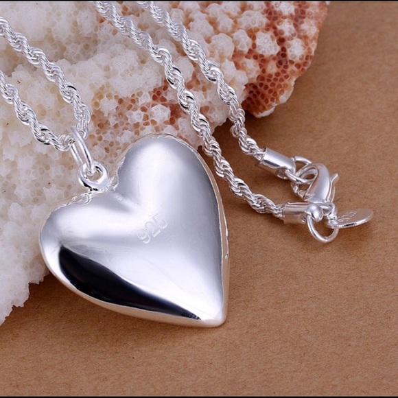 Large 925 Sterling Silver Heart Picture Locket. - Picture 2 of 6